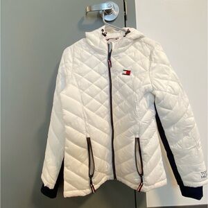 Tommy Hilfiger Women's Hooded Zip Front Short Packable Jacket